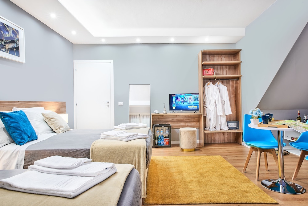 Family Room, 1 Bedroom photo 1