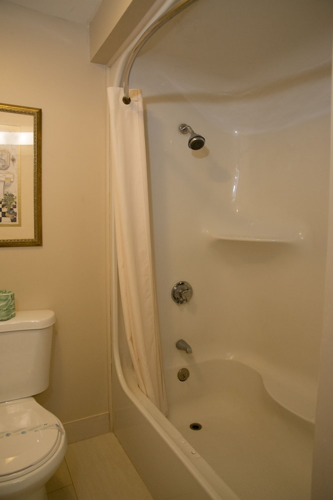 3 Queen Bed Suite - Non Smoking - Photo 6