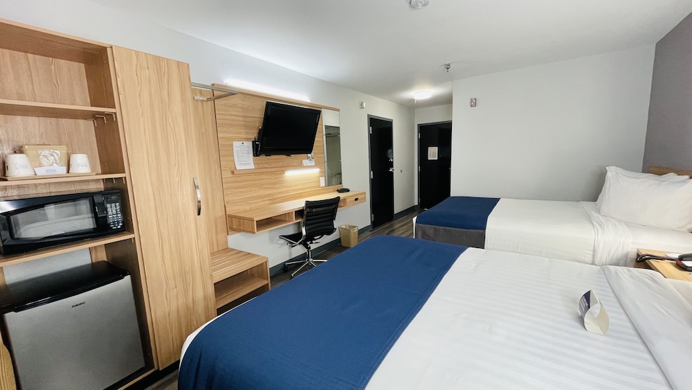 Room, 2 Queen Beds, Non Smoking - Photo 1