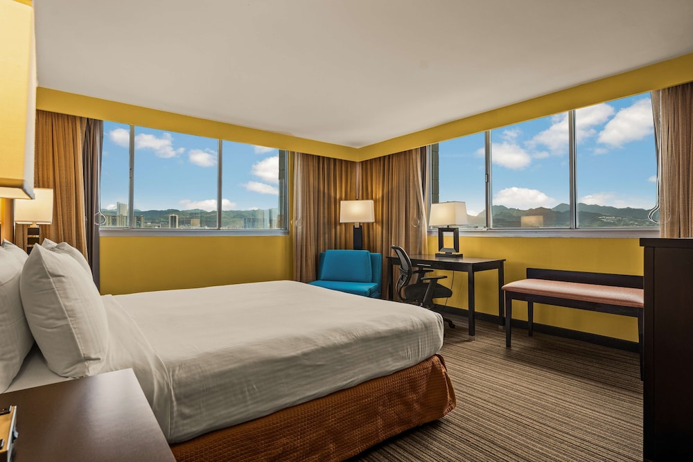 Standard Room, 1 King Bed, Accessible, Corner (with Single Sofabed;Larger Room) - Photo 4