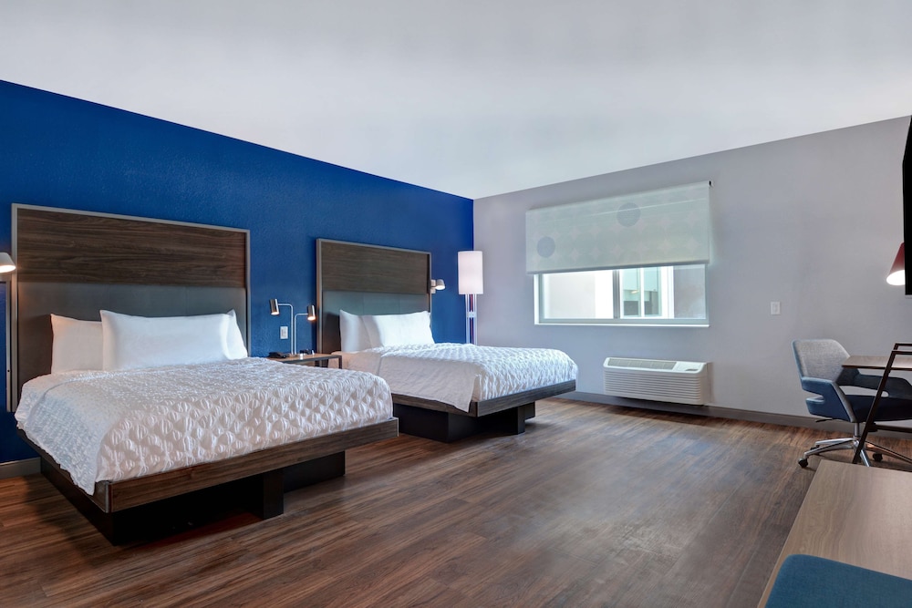 Basic Room, 2 Queen Beds - Photo 4