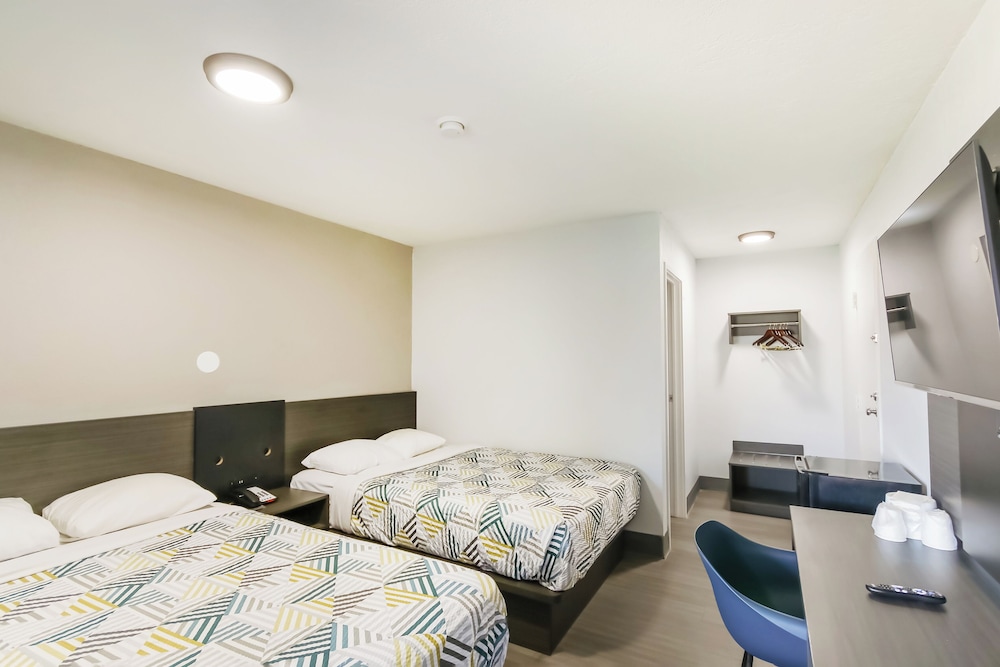 Room, 2 Double Beds, Smoking photo 2