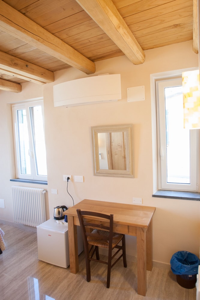 Deluxe Double Room, 1 Queen Bed, Sea View photo 2