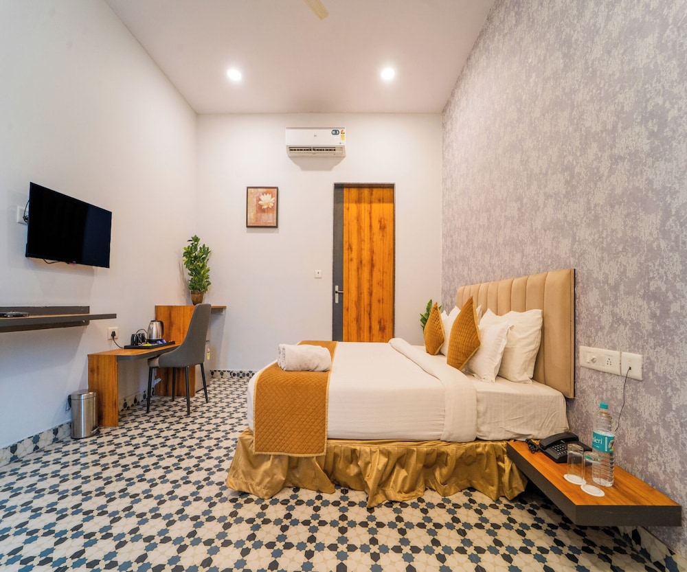 Deluxe Room - Photo 3