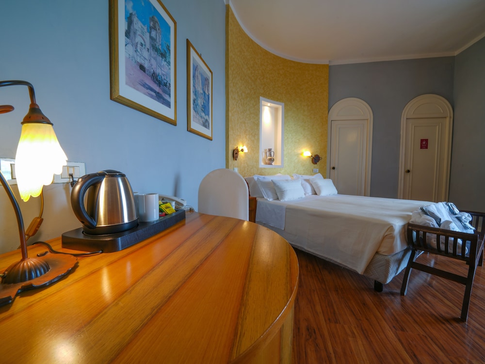 Suite, 1 Queen Bed, Valley View - Photo 4