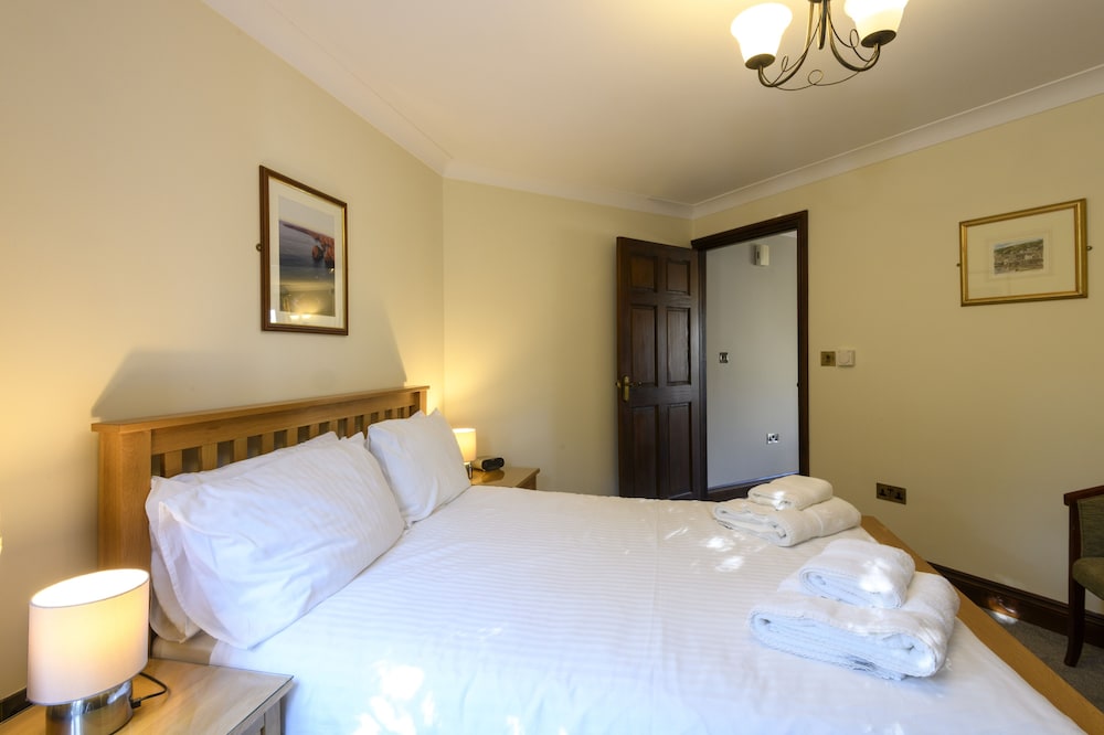 Standard Apartment, 3 Bedrooms, 3 Bathrooms, Pool View photo 2