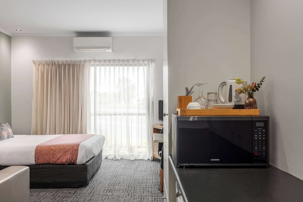 Standard Room, Multiple Beds, Non Smoking - Photo 2