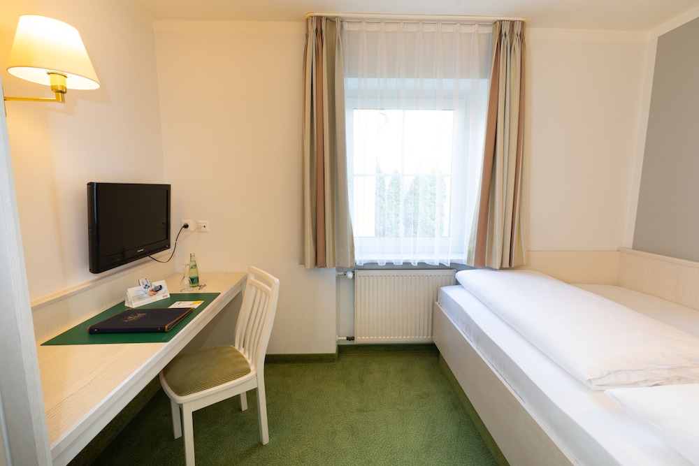 Economy room (basement, in the annex building, narrow bed (140x200)