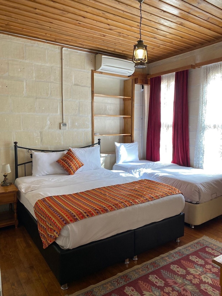 Deluxe Triple Room - Photo 2
