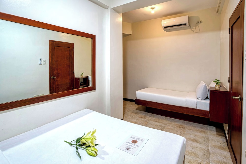 Classic Apartment, 1 Bedroom, Balcony photo 3