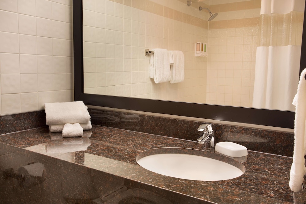 Suite, 2 Queen Beds, Accessible, Refrigerator & Microwave (Sofabed, Tub, Upper Floor) - Photo 7