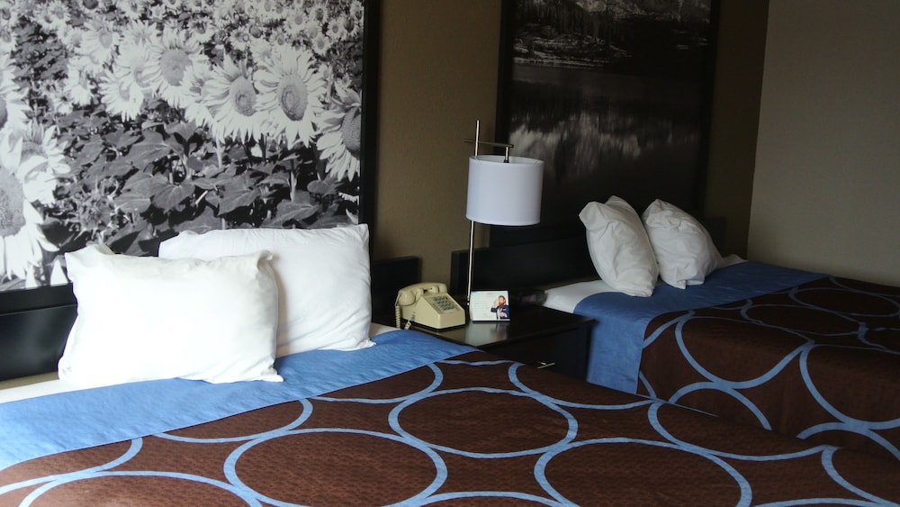 Standard Room, 2 Queen Beds (First floor room, no stairs) - Photo 3