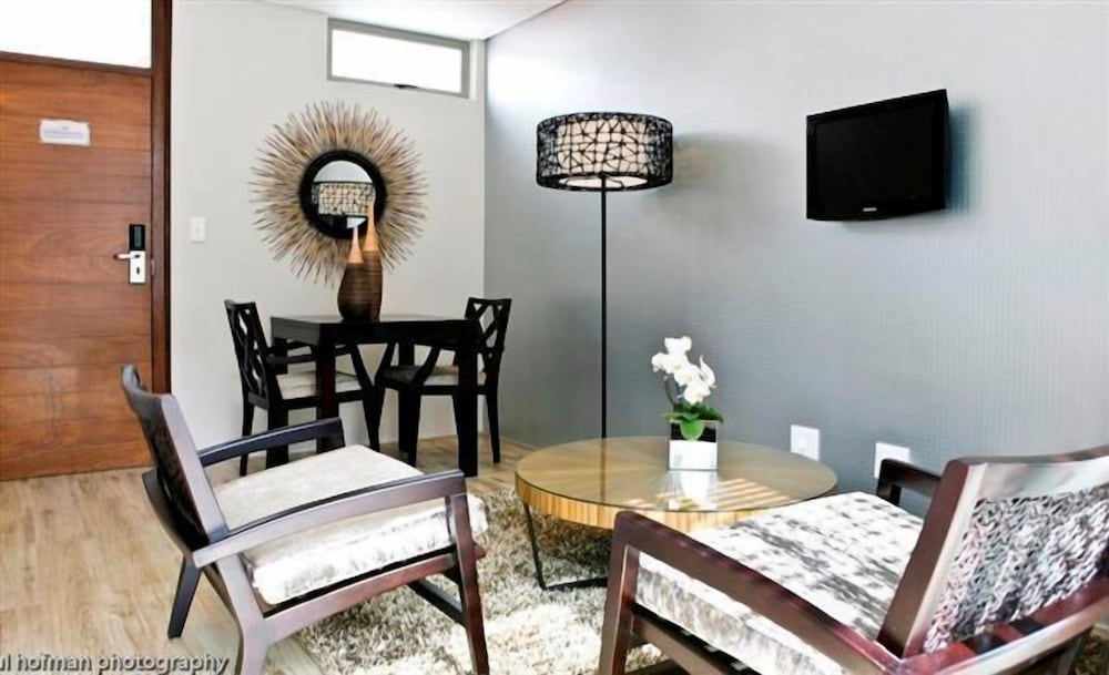 Luxury Suite - Photo 5