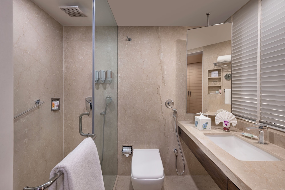 Deluxe Room, 1 Queen Bed, Garden View (Superior Room)