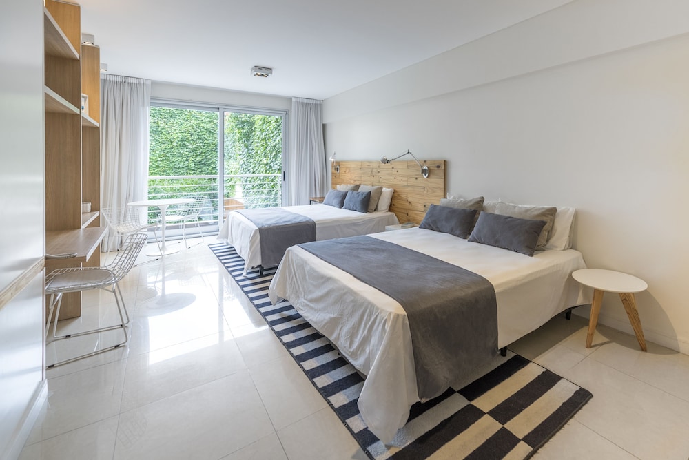Studio, 2 Queen Beds