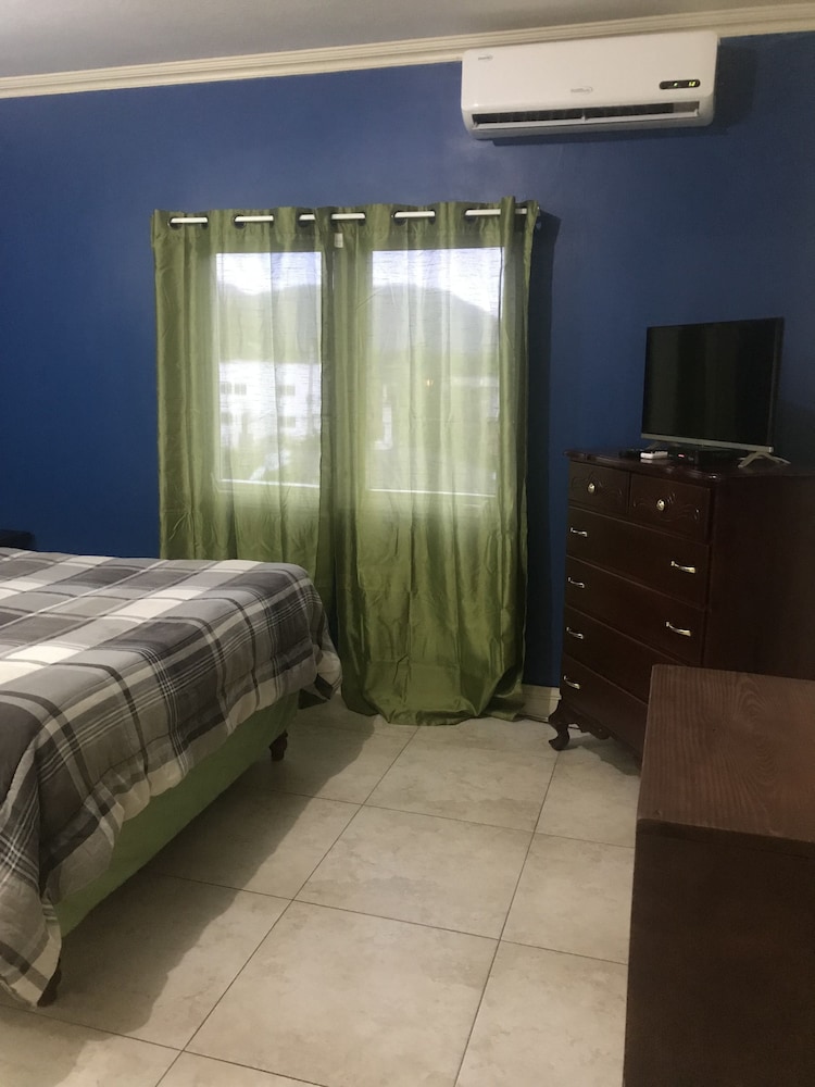Traditional Room, 1 Queen Bed, Pool Access, Mountain View photo 2