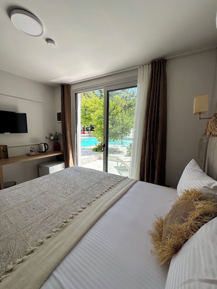 Romantic Room, Patio, Pool View