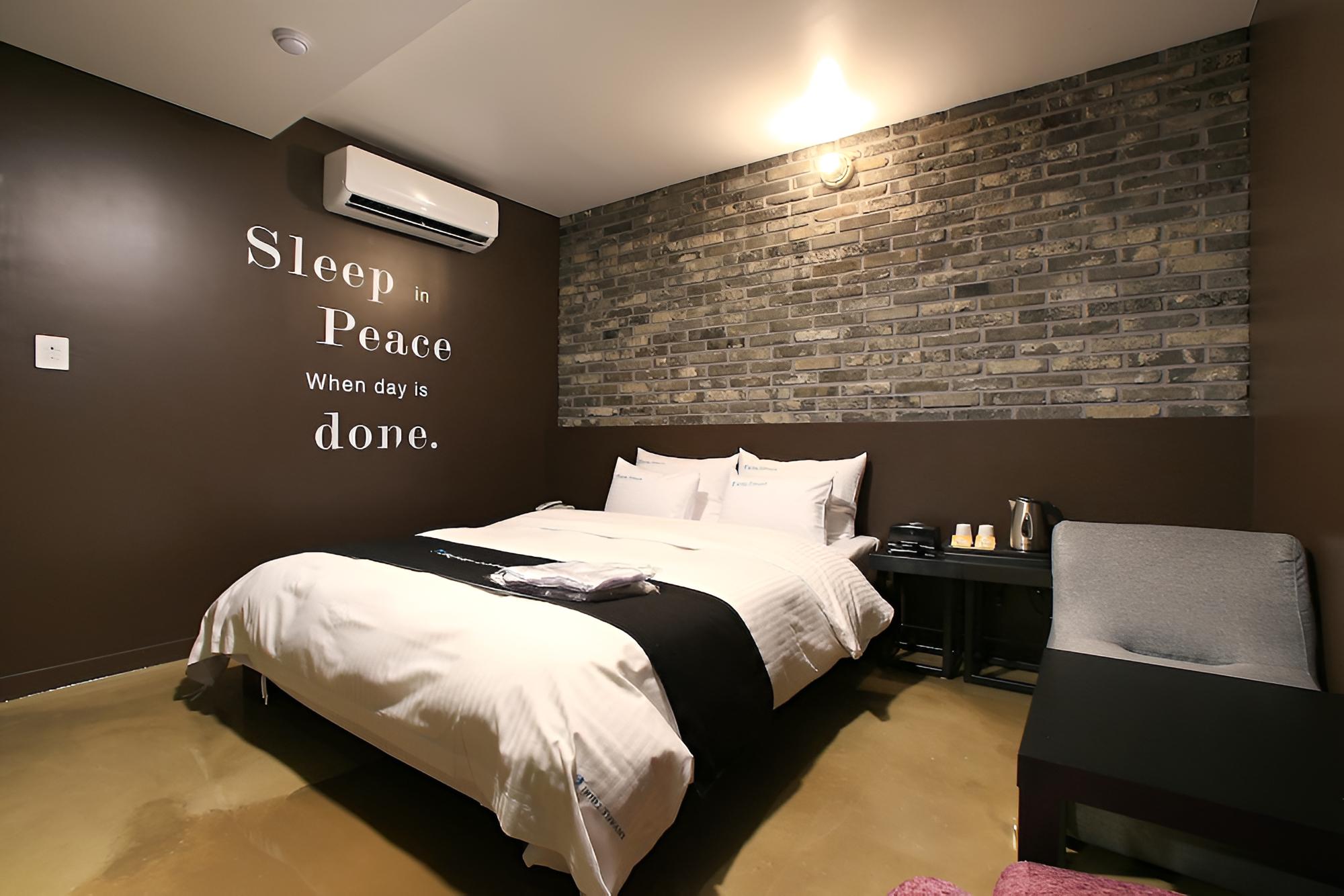 Deluxe Room - Photo 2