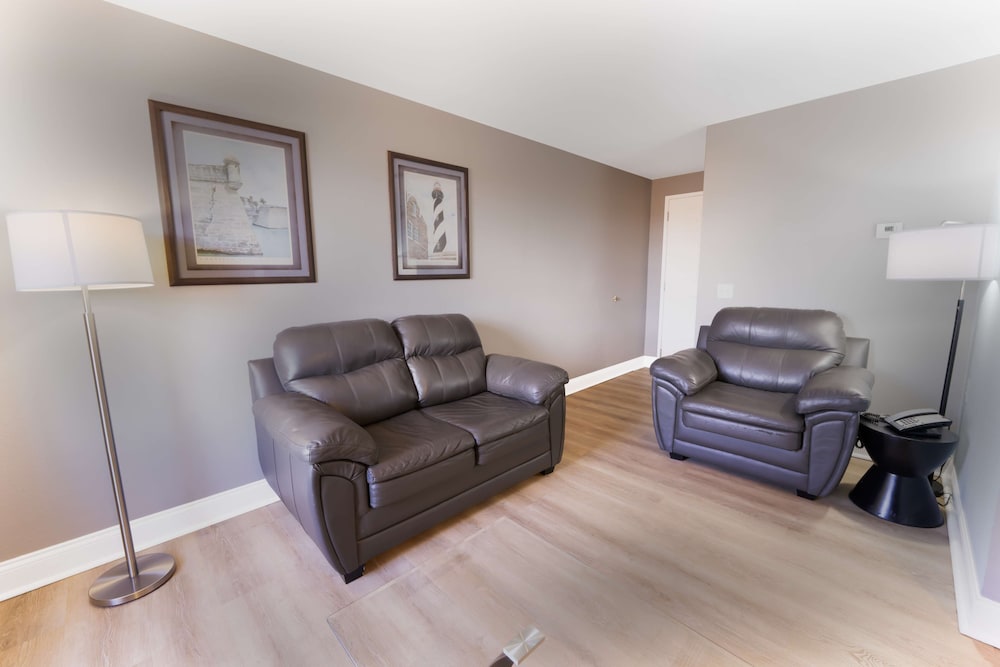 Suite, 2 Queen Beds, Non Smoking, Kitchen photo 3