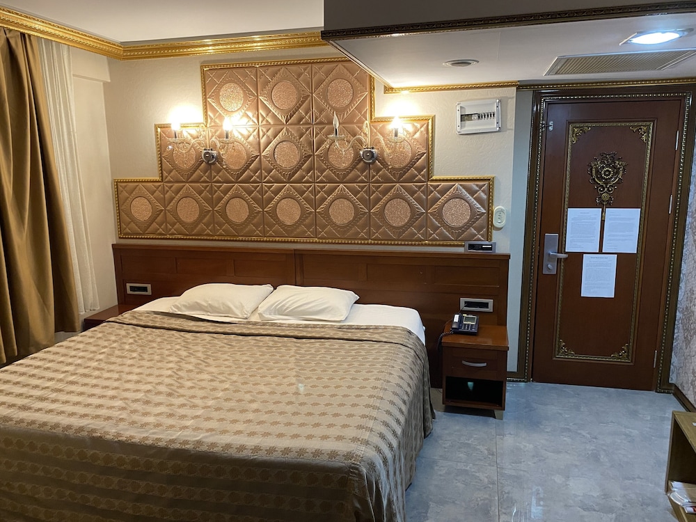 Standard Double or Twin Room photo 1