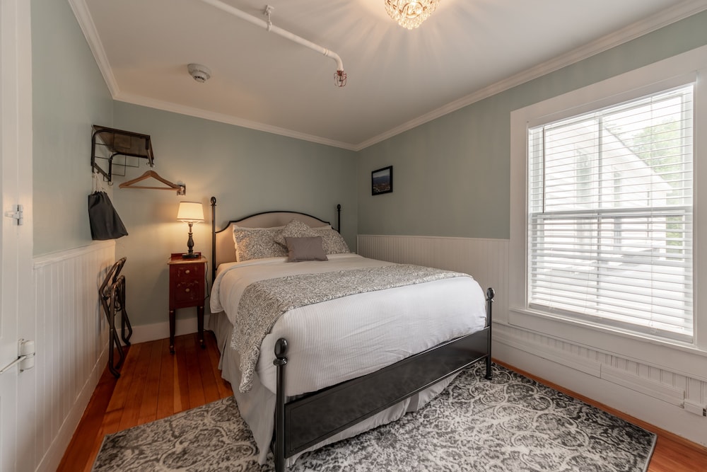 Standard Double Room with one full bed - Adults only
