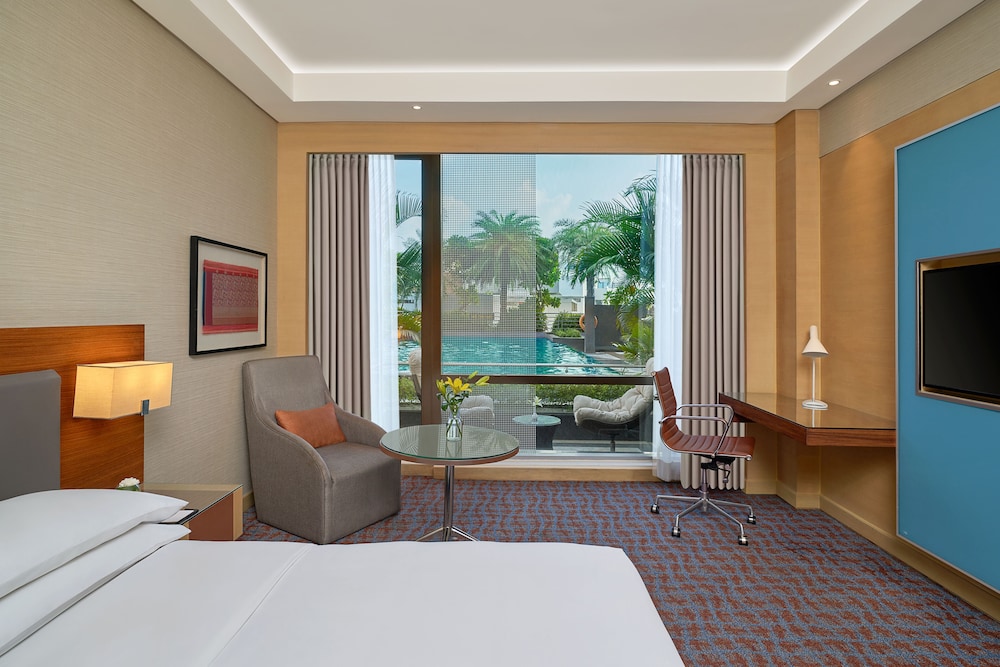Room, 1 King Bed, Pool View Room, 1 King Bed, Pool View