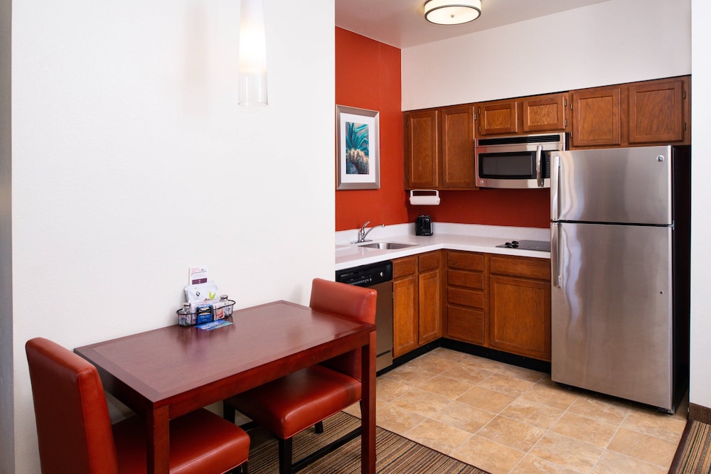 Suite, 2 Bedrooms, Balcony (Hearing Accessible) photo 3
