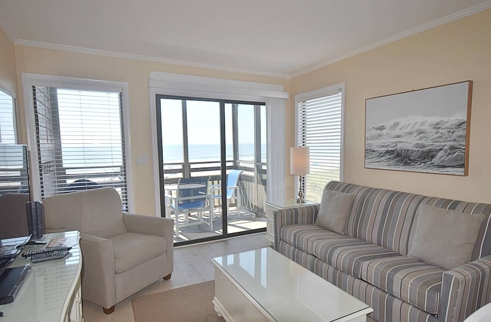 Condo, 3 Bedrooms