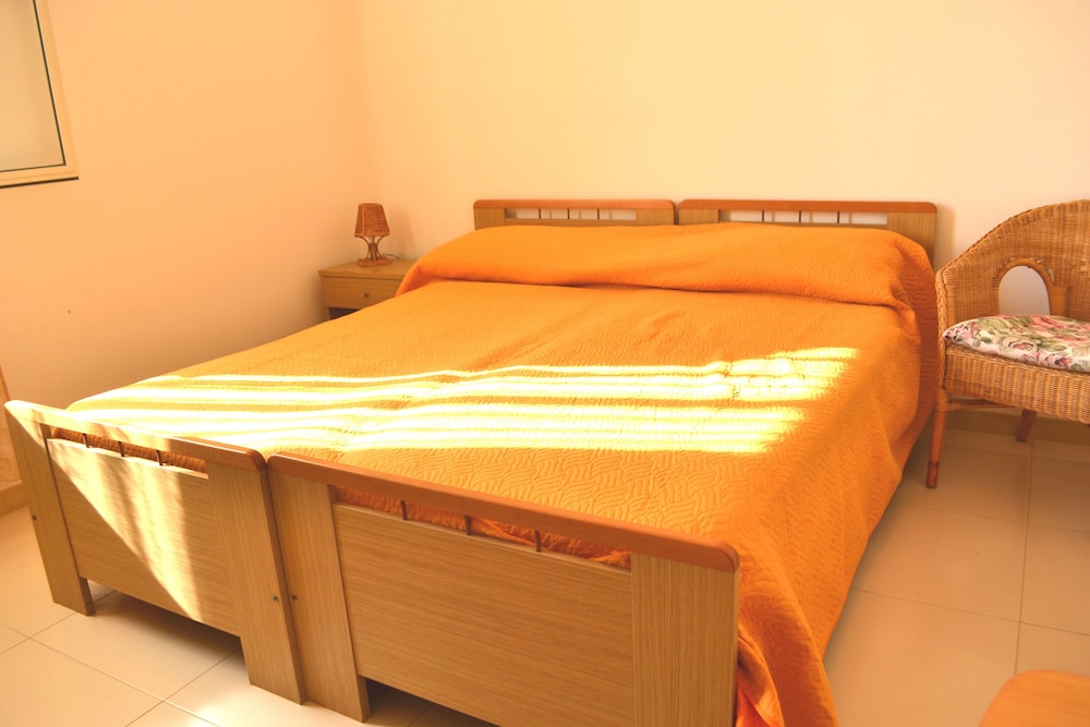House, 2 Bedrooms, Patio