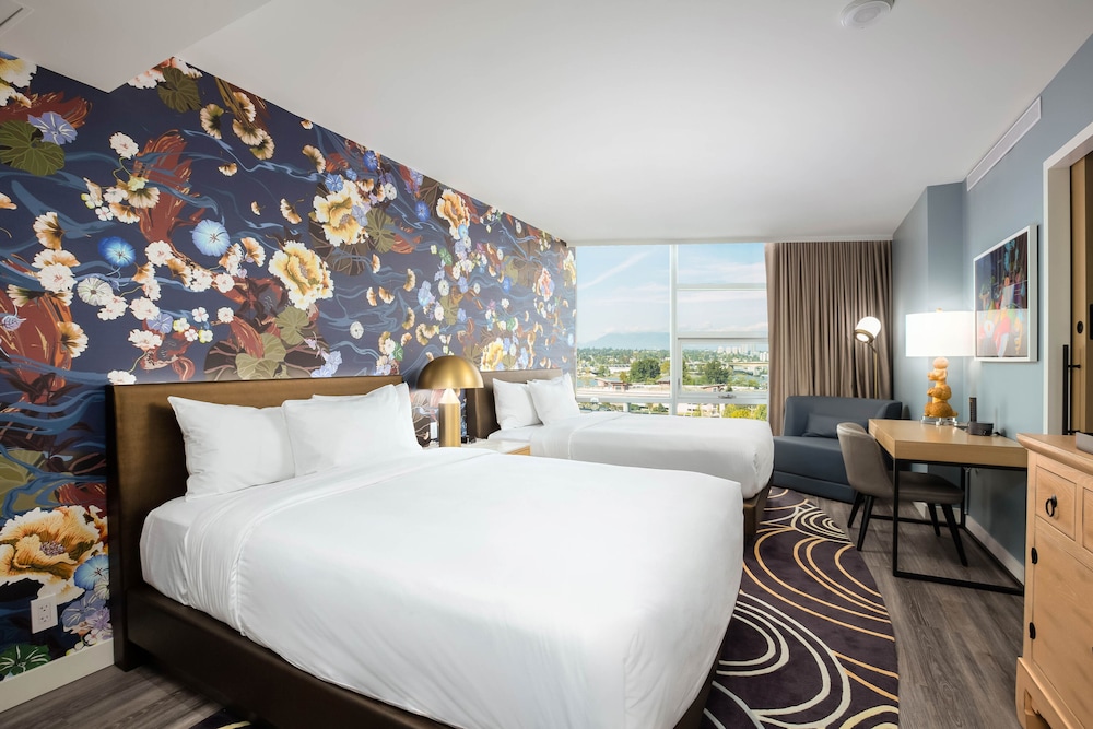 Deluxe Room, 2 Queen Beds - Photo 3