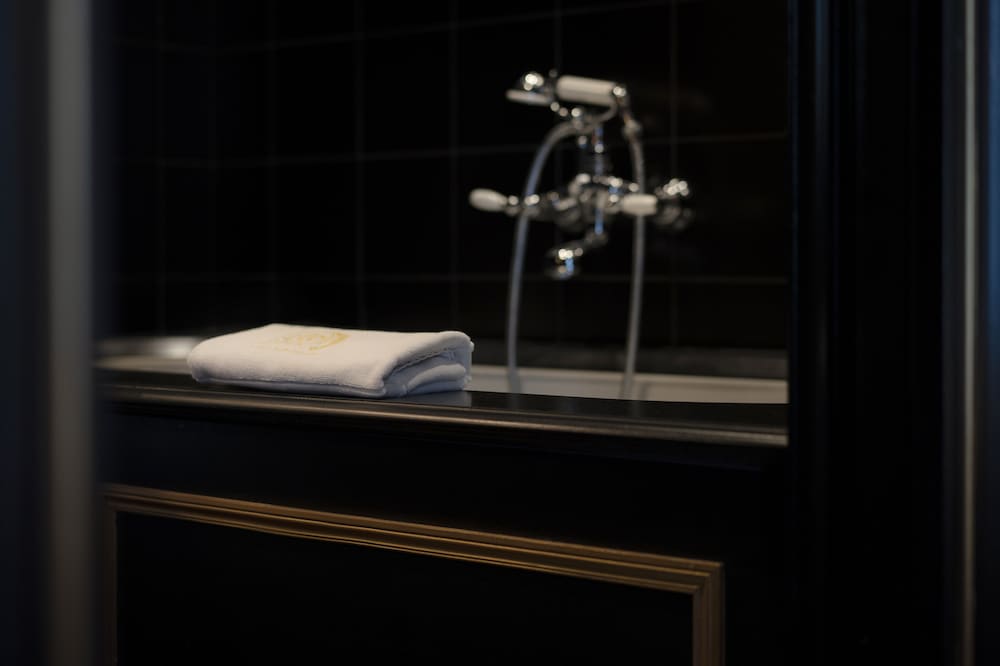 Suite, Connecting Rooms thumbnail 5