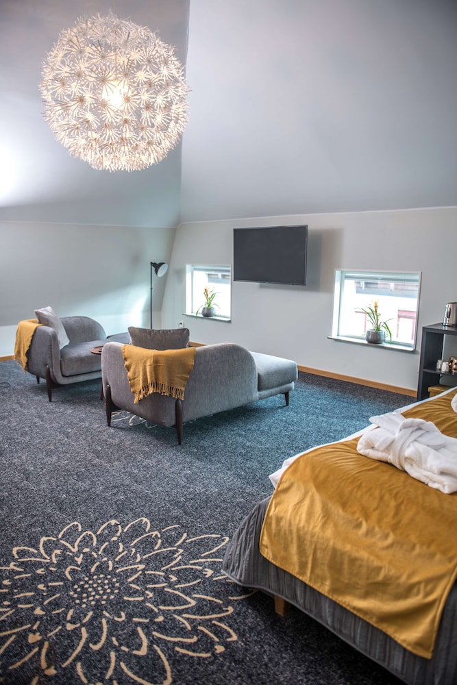 Junior Suite, 1 Double Bed, Non Smoking - Photo 1