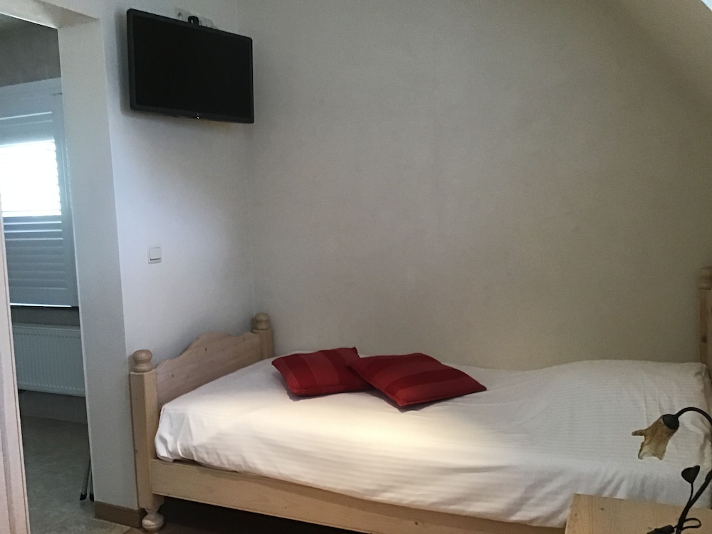 Single Room photo 3