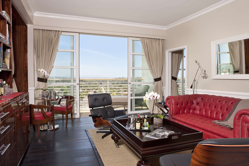 Classic Suite, 1 King Bed, Balcony