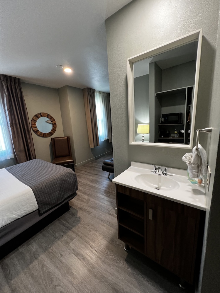 Superior Room, 1 Queen Bed with Sofa bed photo 1