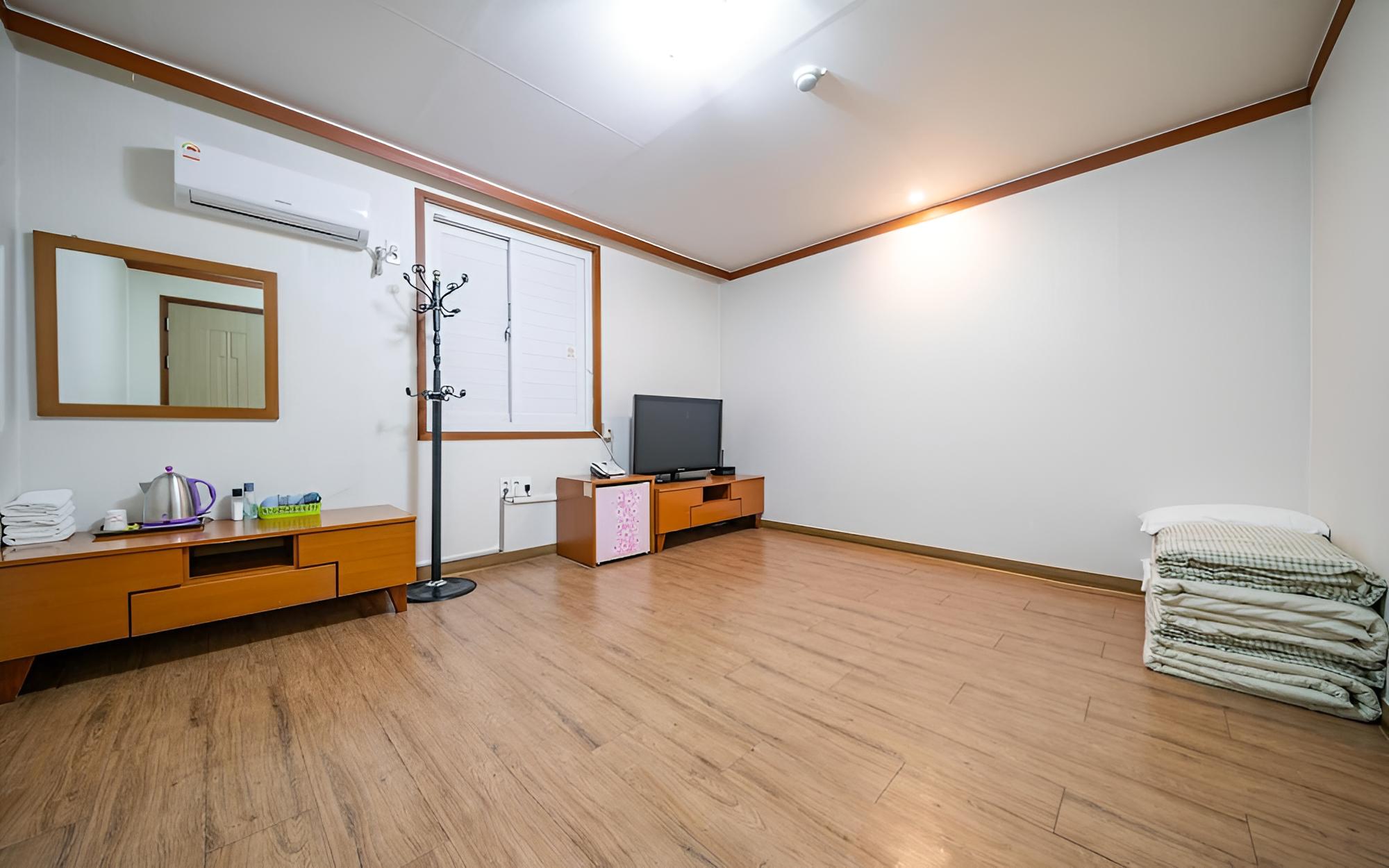 Room (Ondol room) photo 3