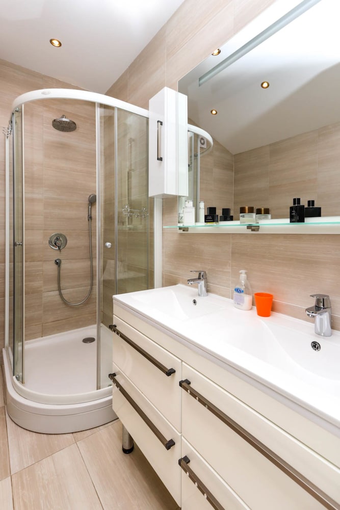 Luxury Apartment, 2 Bedrooms, Balcony, Sea View photo 2