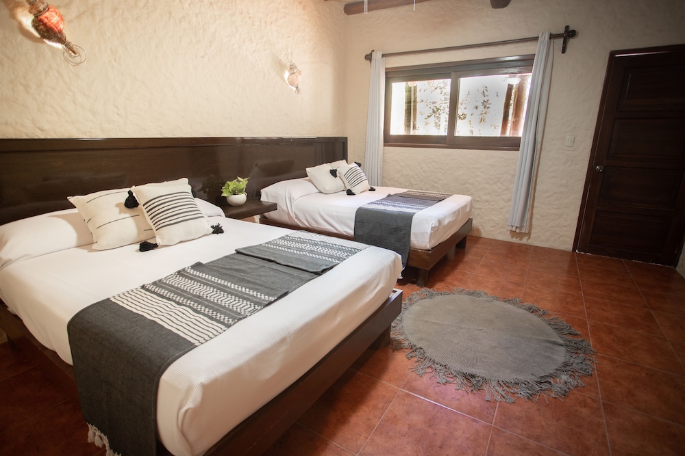Standard Room, 2 Double Beds photo 2