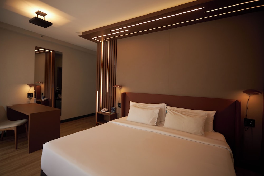 Luxury Room, 1 King Bed - Photo 6