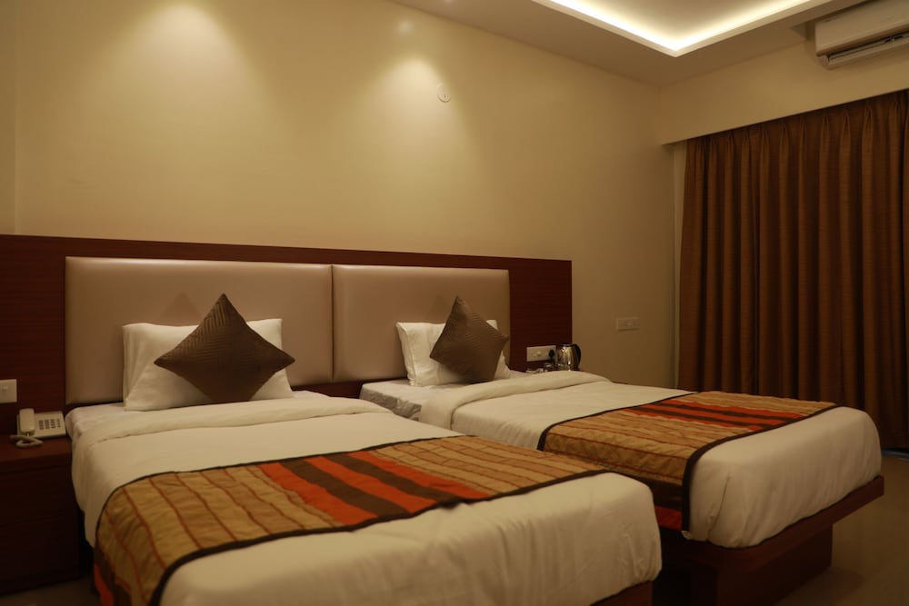 Deluxe Twin Room with Balcony - Photo 16
