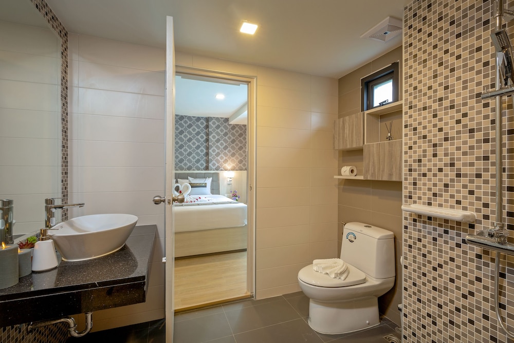 Two Bedroom Penthouse with Private Pool and Partial Sea View - Photo 7