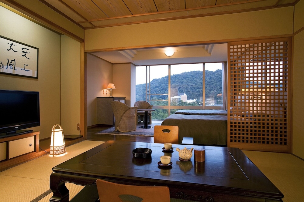 Japanese Western Room, Smoking, Seafood Kaiseki Dinner / Breakfast in Private Room - Photo 4