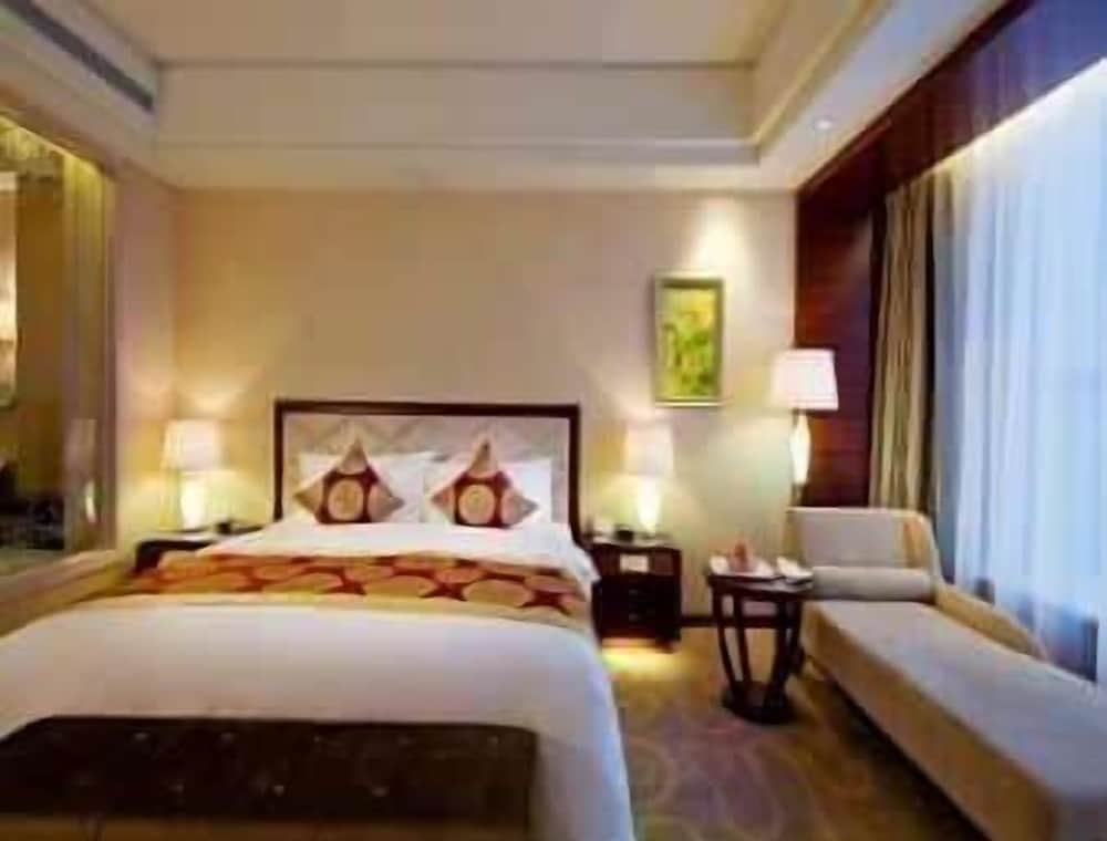 Deluxe Suite, 1 King Bed photo 1