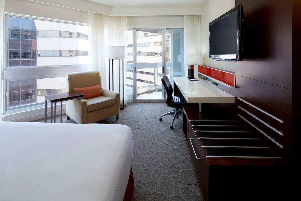 Deluxe Room, 1 King Bed with Sofa bed - Photo 1