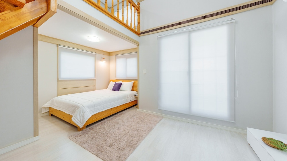 Basic Room, 2 Bedrooms (Peugeot 201)