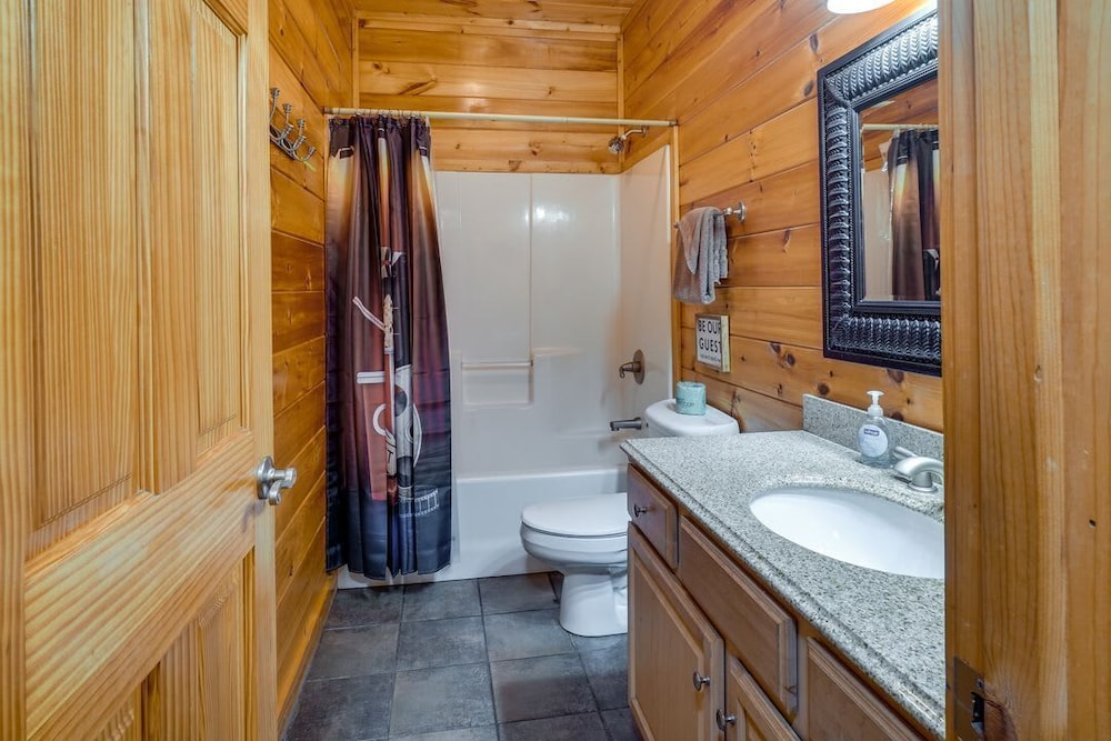 Gatlinburg Getaway - Private Theater Hot Tub, Kuva 18