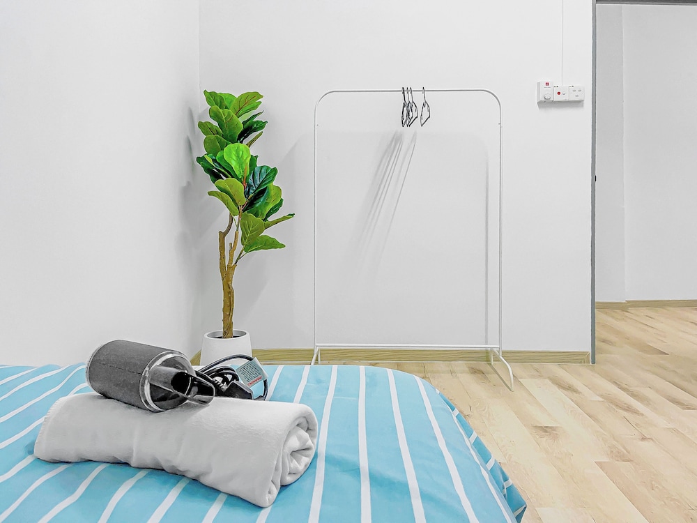Basic Triple Room, City View