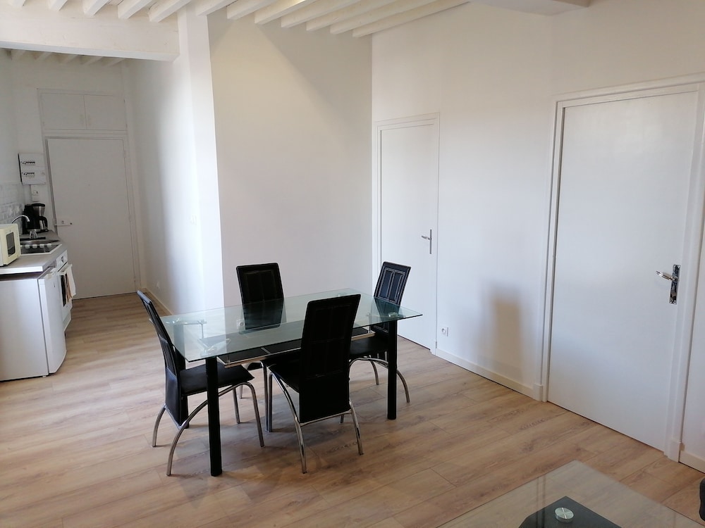 Classic Apartment photo 3