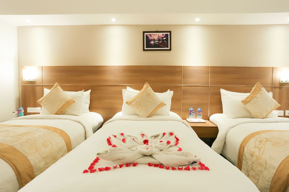 Deluxe Triple Room, 3 Twin Beds - Photo 2