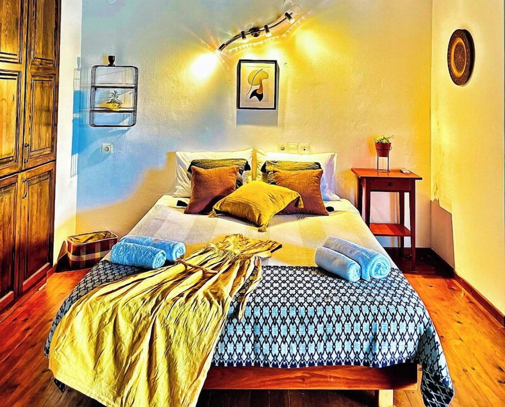Traditional Villa, 2 Bedrooms, Hot Tub, Mountain View